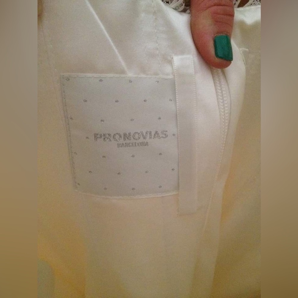 Pronovias Barcelona Beautiful Lace Wedding Gown Never Worn Size 8 - Picture 5 of 7